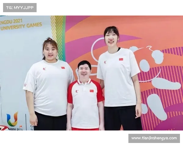 双塔遮天！张子宇韩旭内线统治力碾压，印尼球员仰头望如孩童